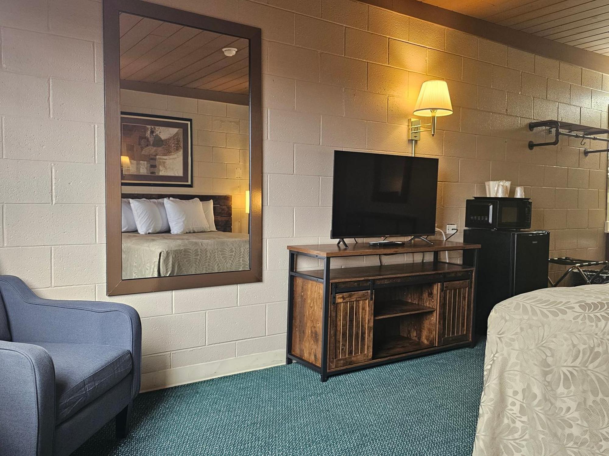 1St Choice Inn Of Роулинс Екстериор снимка